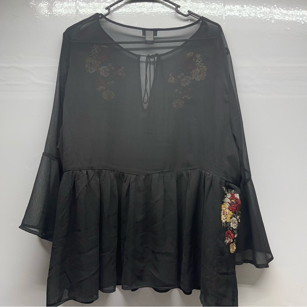 Torrid embroidered chiffon bell sleeve blouse 3X - Picture 3 of 10